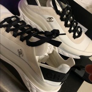 10b Chanel shoes never worn still in box an bag